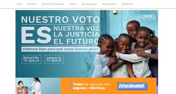 4 niños abrazándose el uno al otro y un slogan: 'NUESTRO VOTO ES/NUESTRA VOZ/JUSTICIA/EL FUTURO'